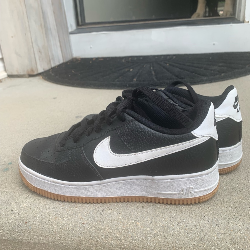 Nike Black and White Women's Shoes - Picture 4 of 7